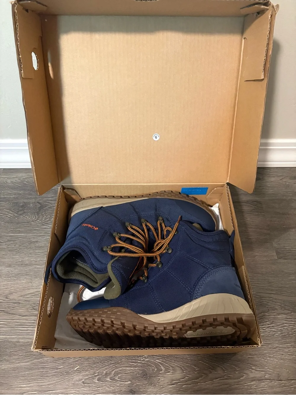 Columbia Men's Blue and Brown Pineknoll Omni-Heat Boots Box